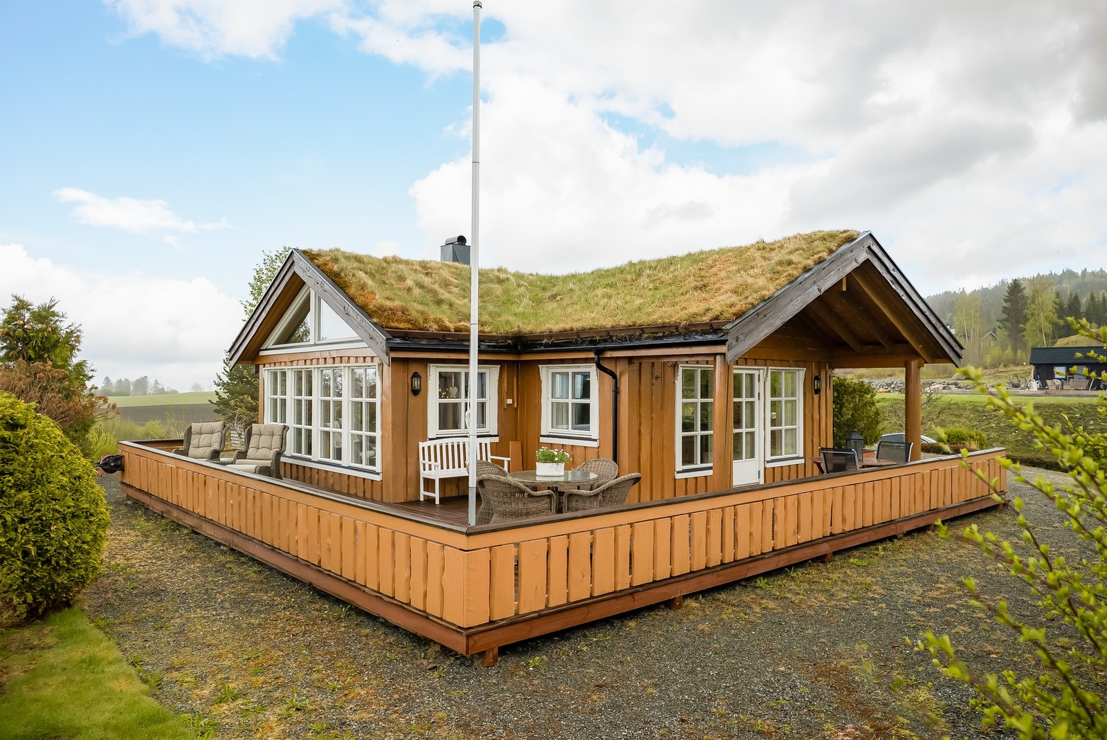 Flott hytte oppført i 2008 med gjennomgående god standard. Galleribilde