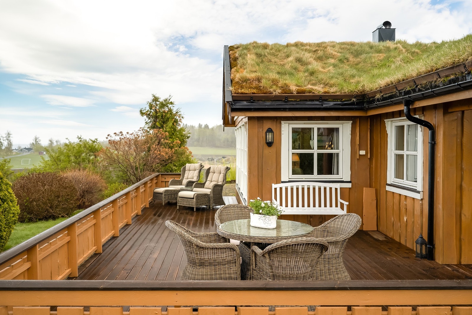 Stor hovedterrasse på hele 52 kvm med svært gode solforhold. Galleribilde