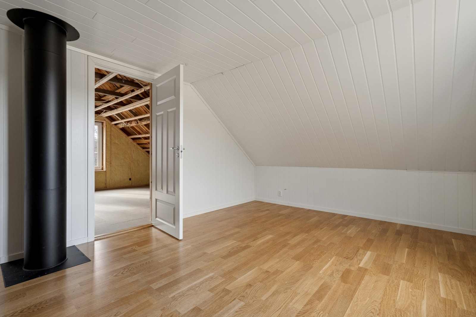 I andre etasje finner du et lys og anvendelig rom. Galleribilde