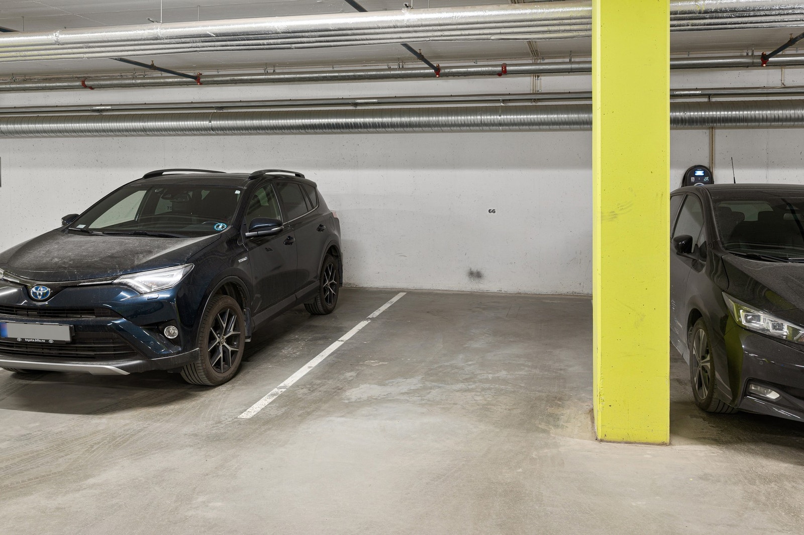 Det medfølger en fast parkeringsplass i oppvarmet garasjekjeller. Galleribilde