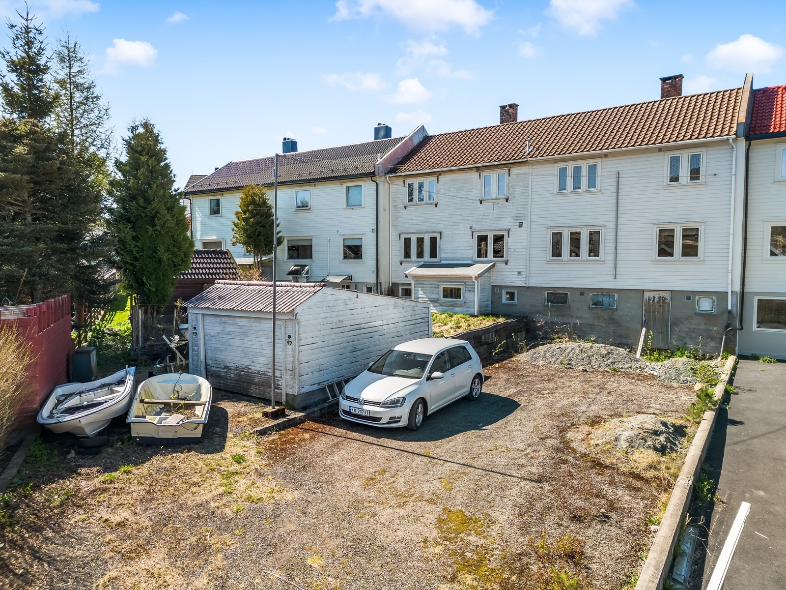 Fasade bakside og garasje. Galleribilde