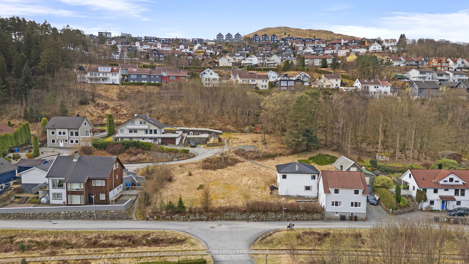 Inger Johanne Mauland Frivold, EIE eiendomsmegling har gleden av å presentere Småkjelvene 66 og 68 | Fotograf Arve Gravdal Galleribilde
