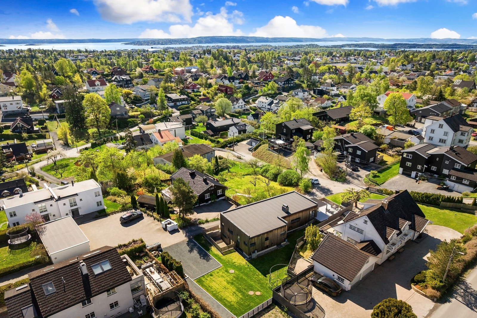 Beliggende i et rolig og trygt villaområde, er dette perfekt for barnefamilien og de som verdsetter et godt nabolag Galleribilde