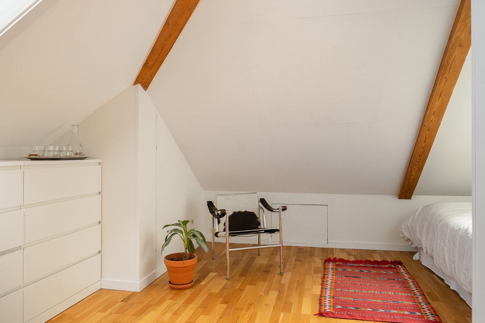 Det er godt med lagringsplass i knevegger. Galleribilde