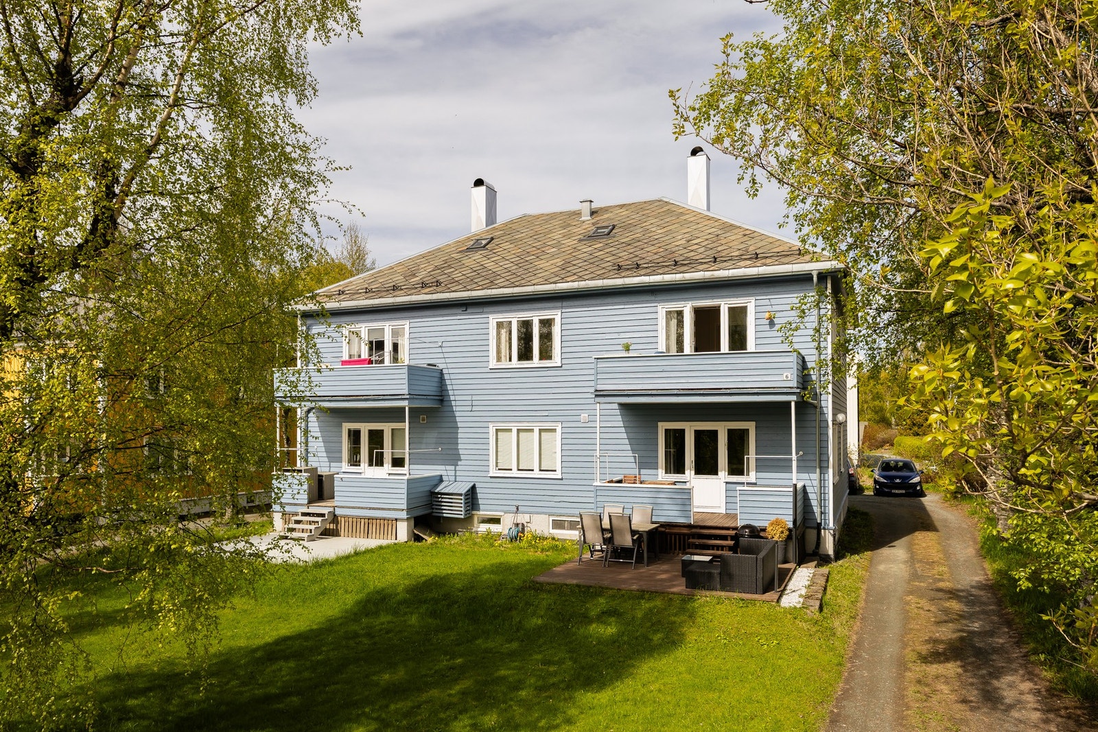 Stor og fin felles hage. Galleribilde