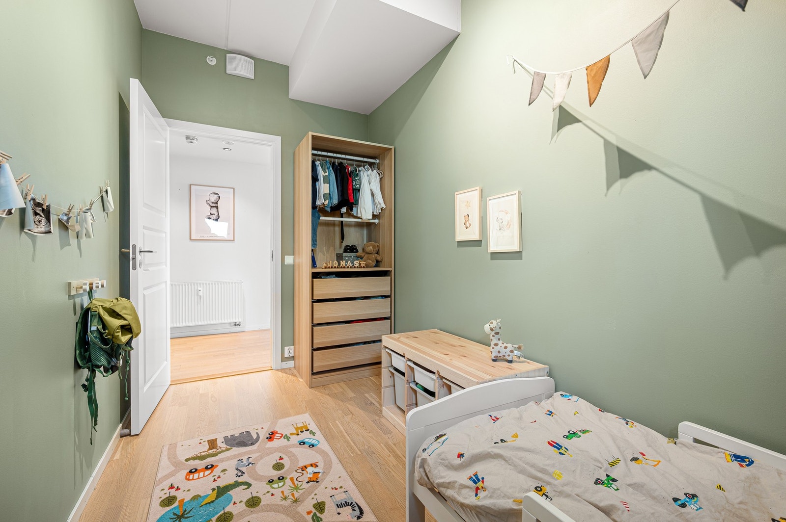 Rommet er på romslige 7 kvm og er innredet med garderobe. Galleribilde