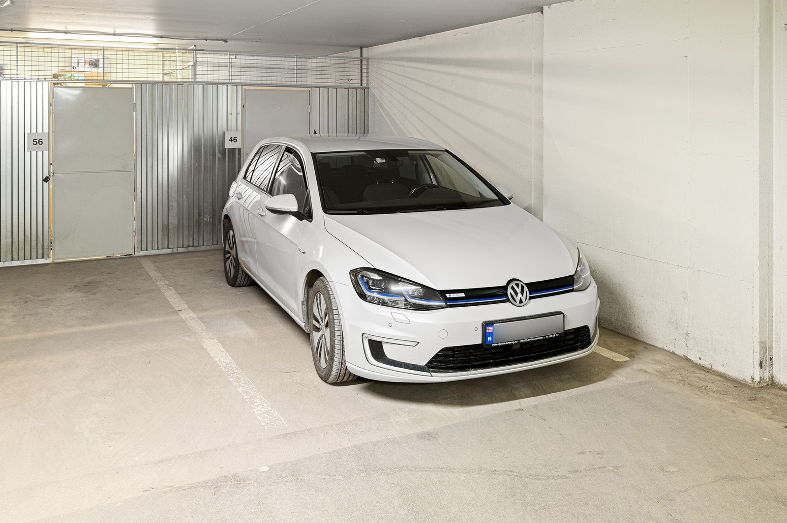 Fast parkeringsplass i oppvarmet parkeringskjeller. Galleribilde