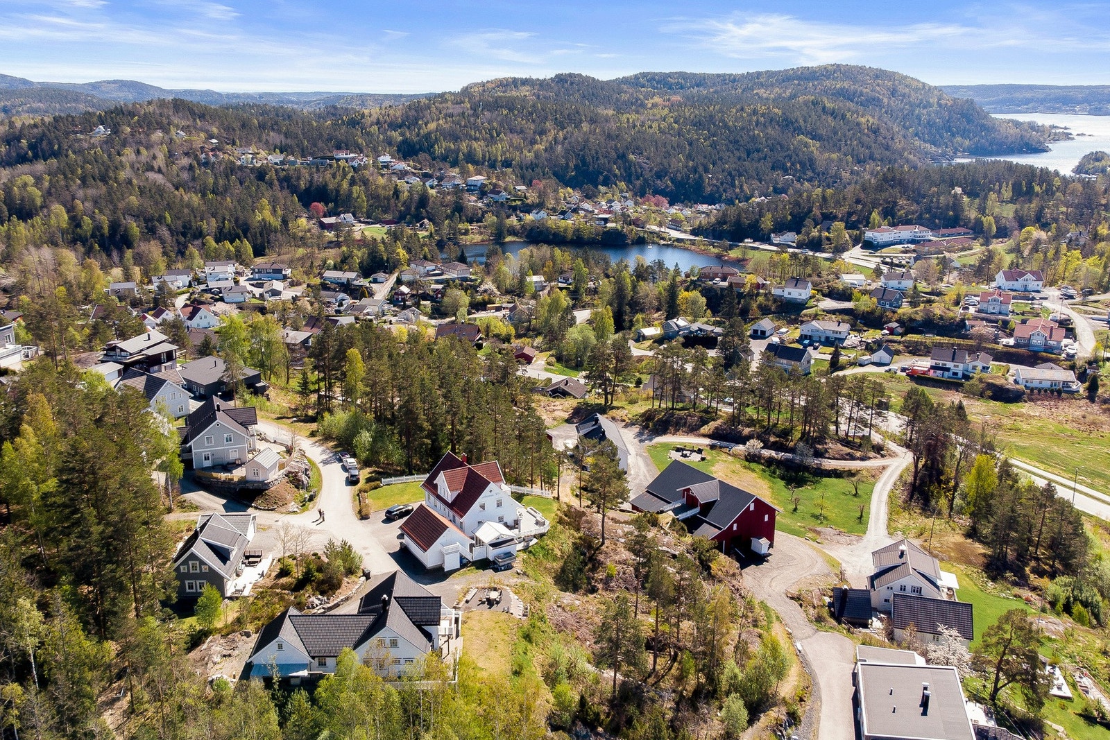 For barnefamilier er det kort gangavstand til Sannidal barnehage, som ligger omtrent 4 minutter unna, samt Sannidal skole, som er innen 9-10 minutters gange. Galleribilde