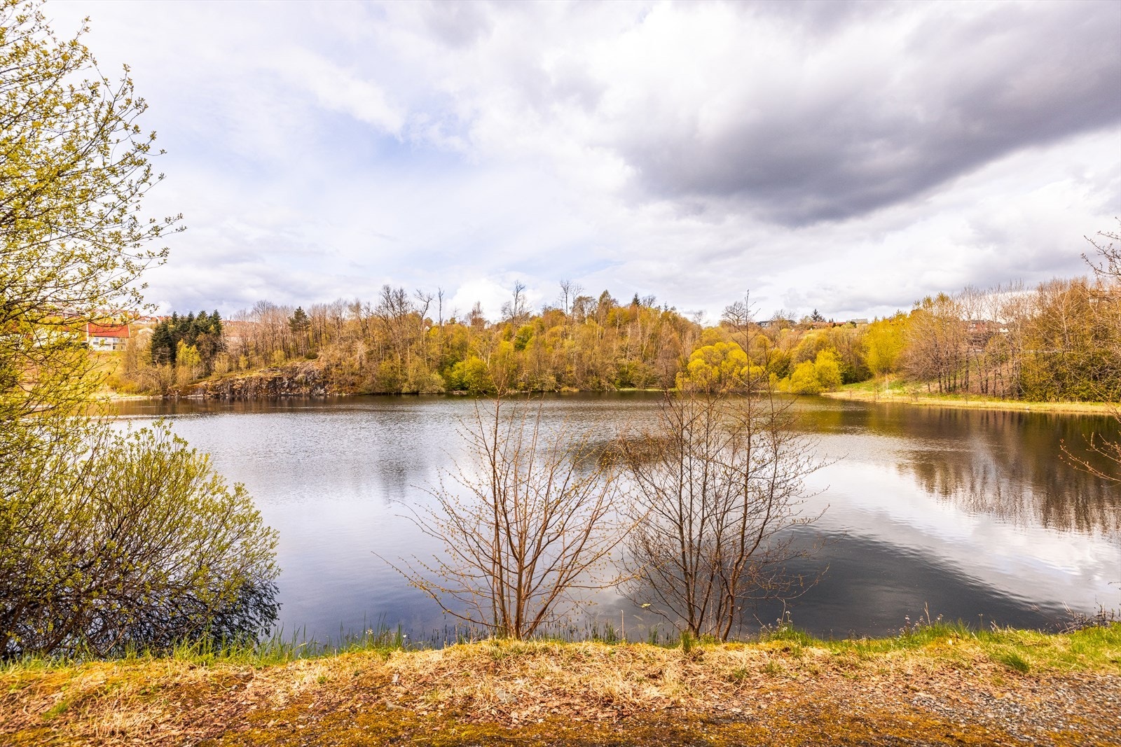 Nordåsvannet og Søviktjernet byr på fine muligheter for bading og rekreasjon. Galleribilde