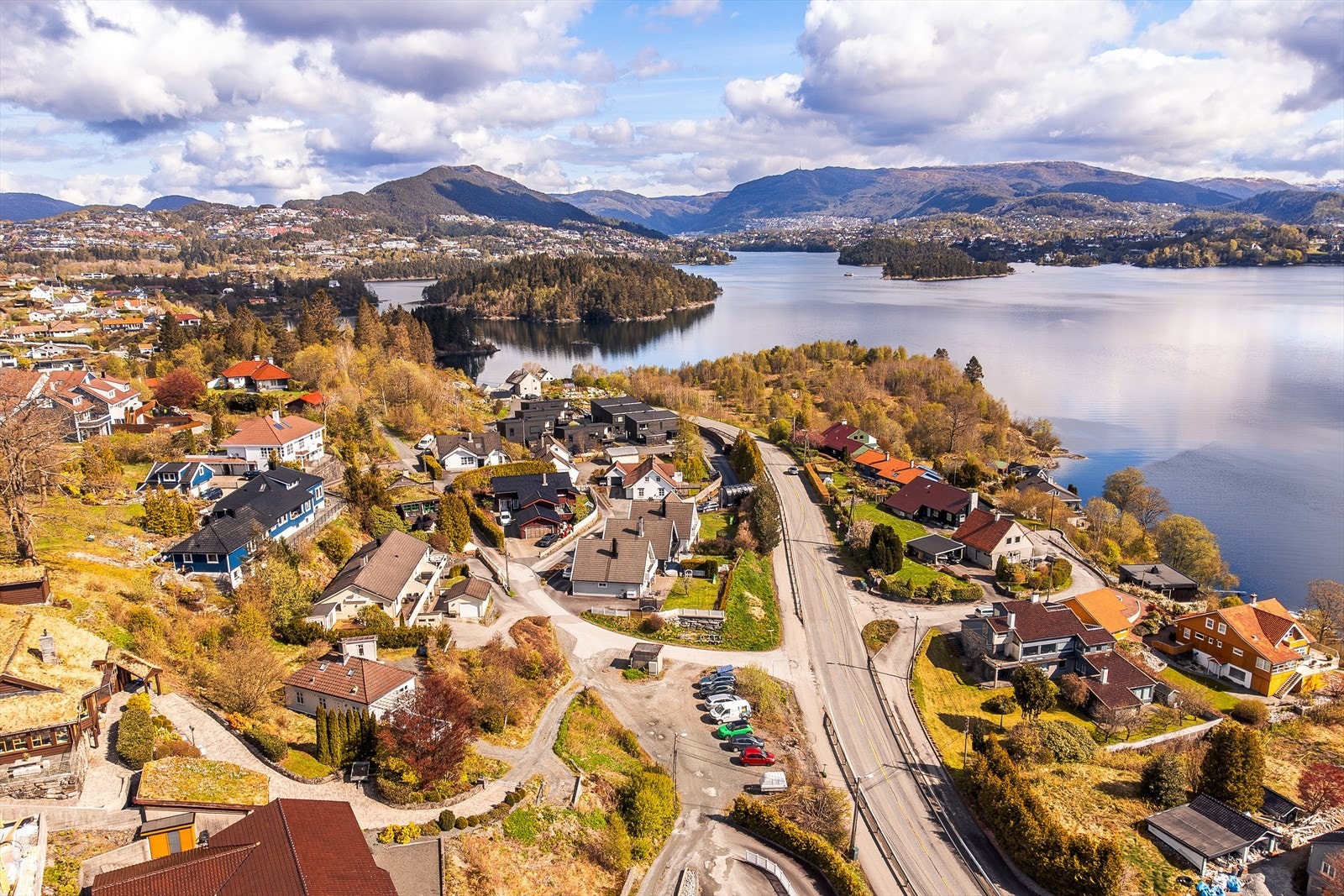 Beliggenheten kombinerer nærhet til sjøen med gode turmuligheter. Galleribilde
