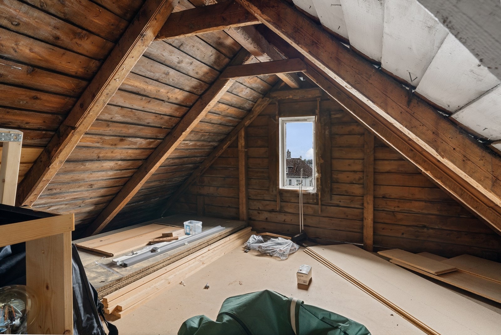 - Uinnredet loft på 12,2 m² (ikke godkjent for varig opphold) - Galleribilde