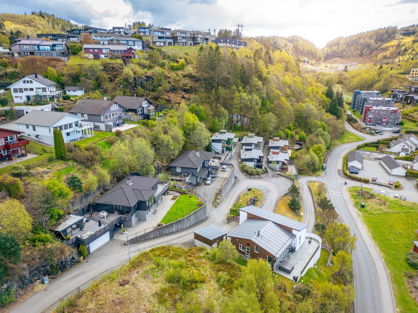 Her bor du i et veletablert og familievennlig nabolag med kort avstand til alt du måtte trenge i hverdagen! Galleribilde