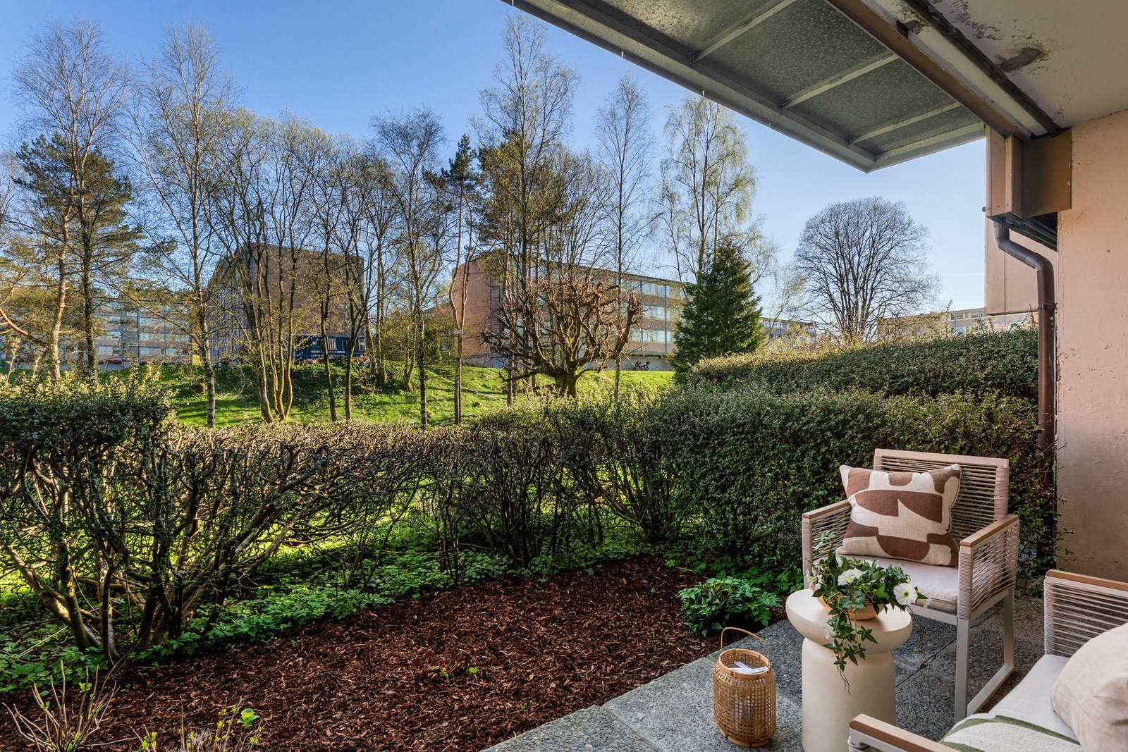 - Hellelagt uteplass - Galleribilde