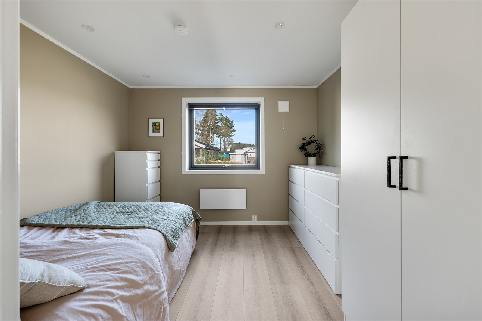 Soverom 2 finner du mellom badet og soverom 3 Galleribilde