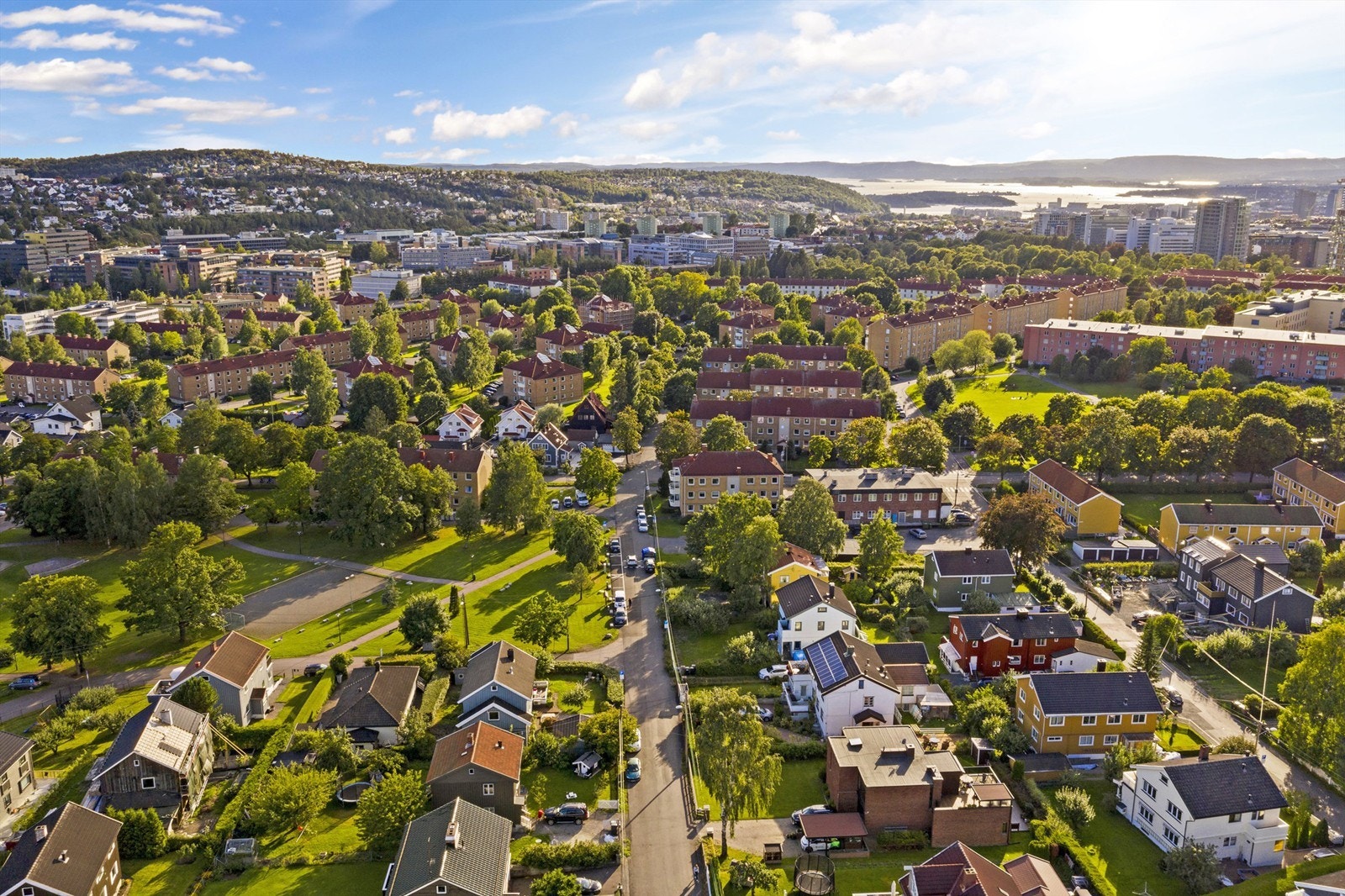 For den turglade er det kort vei til flotte tur- og rekreasjonsmuligheter i Østmarka og rundt Østensjøvannet. Galleribilde