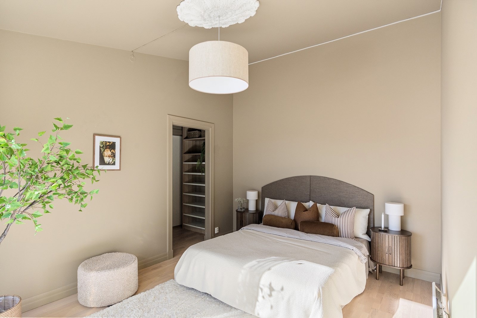 Hovedsoverommet har eget walk in closet. Galleribilde
