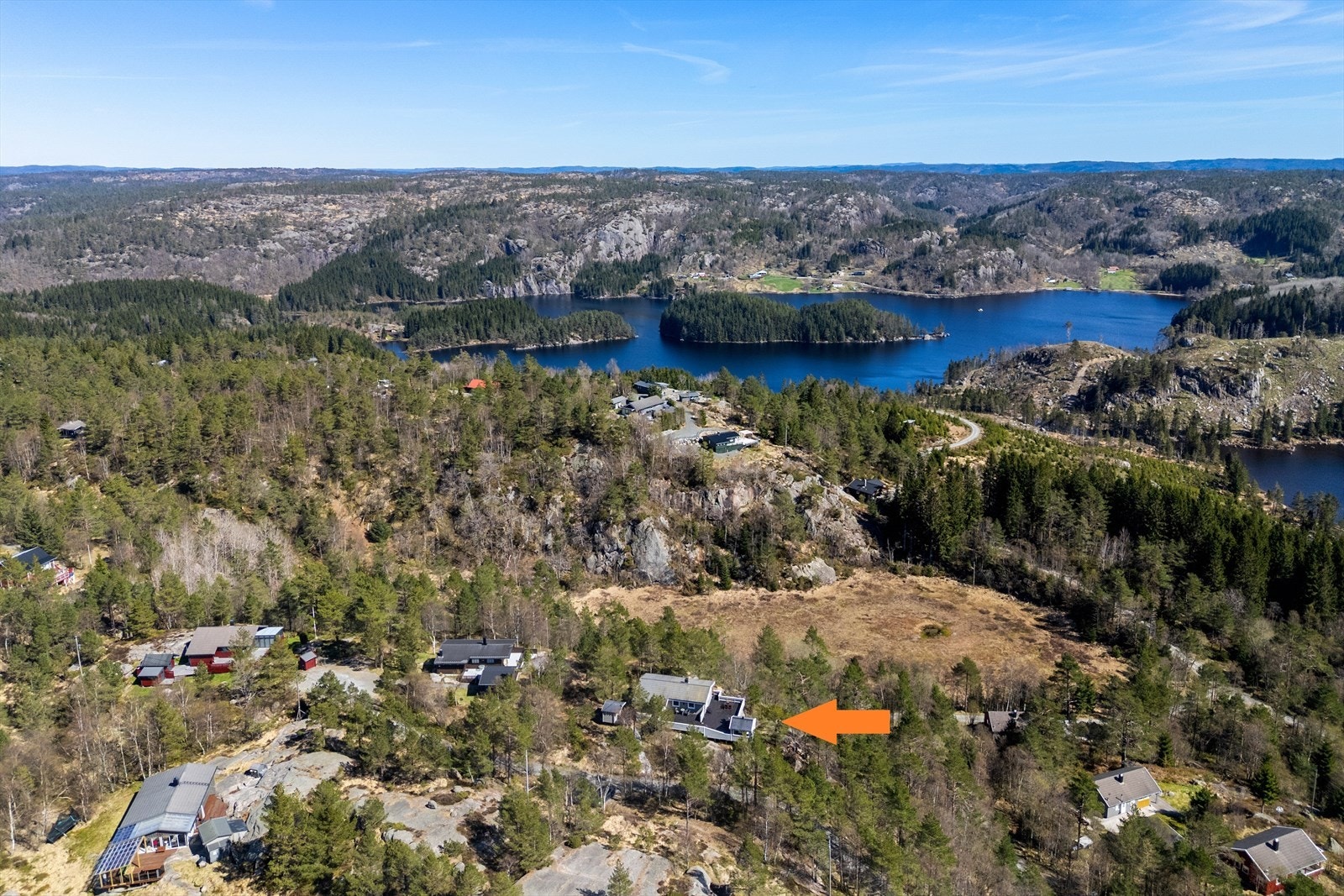 Hytta har en fin beliggenhet i feltet og en flott utsikt! Galleribilde