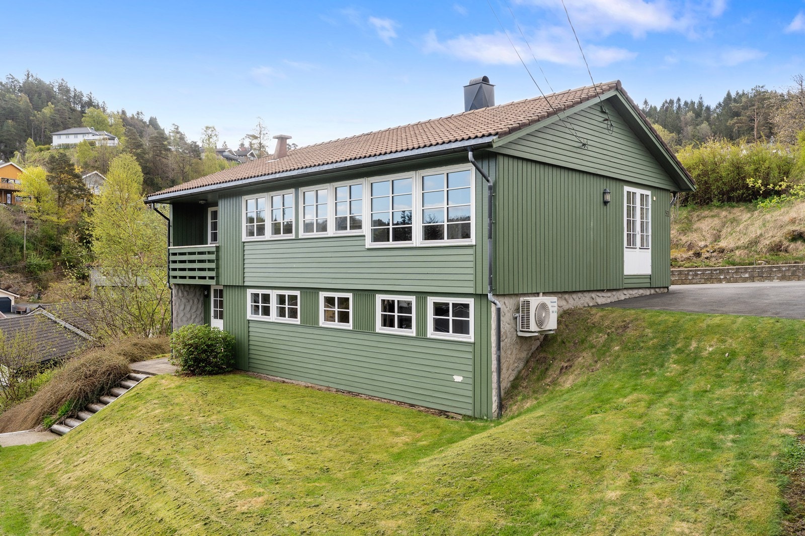 Boligen har inngang både på frem-og baksiden Galleribilde