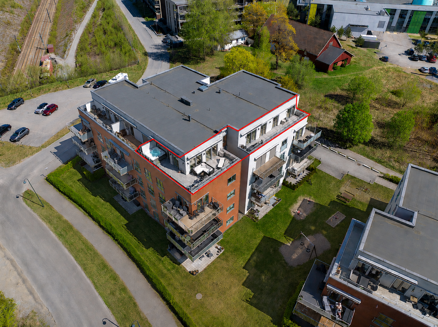 Leiligheten har to verandaer m/hellelagt gulv og sluk. Her kan du spyle terrassen -både kaldt og varmt vann. Galleribilde