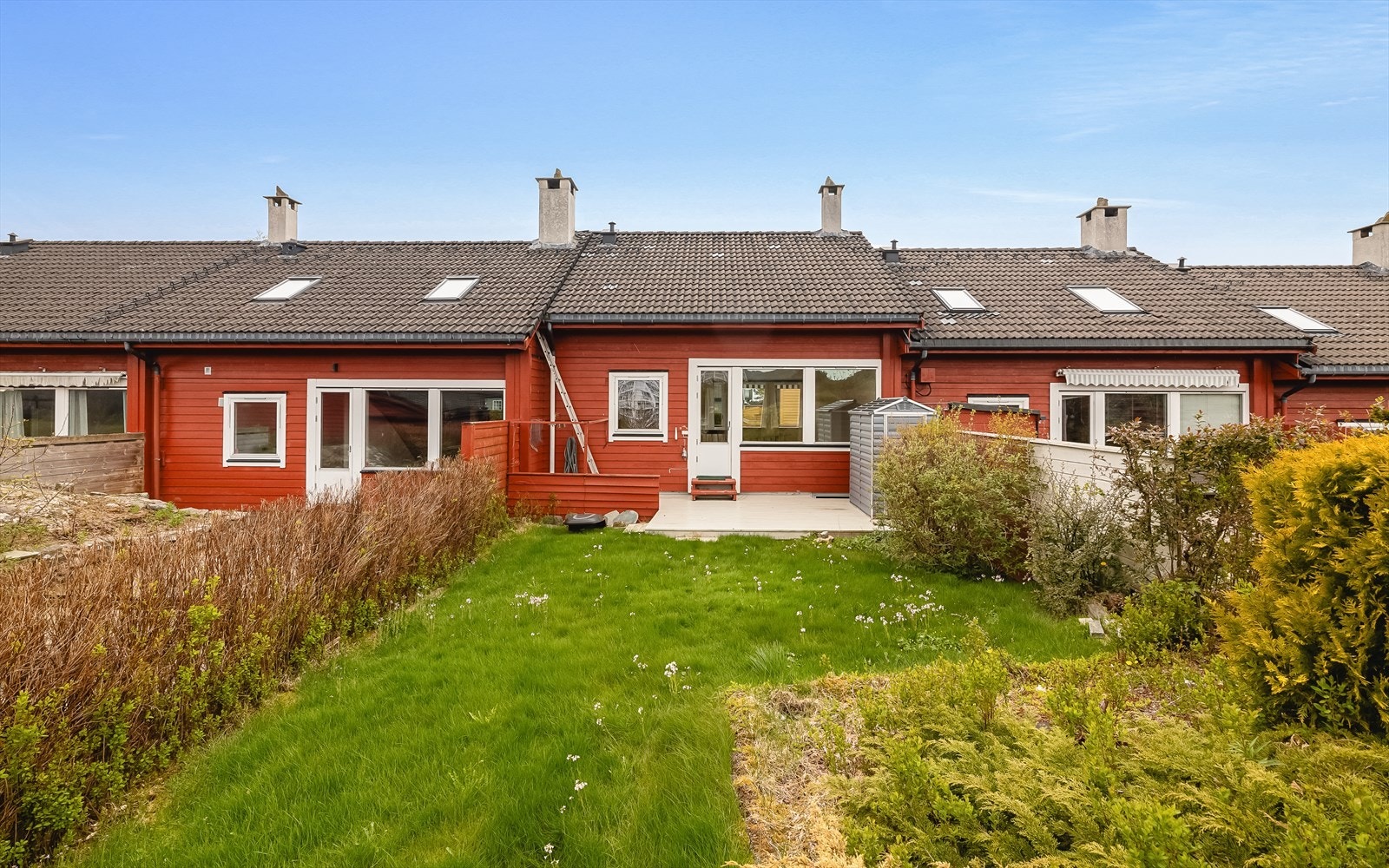 Velholdt borettslag hvor bl.a. tak, kledning og vinduer ble skiftet i 1995. Galleribilde
