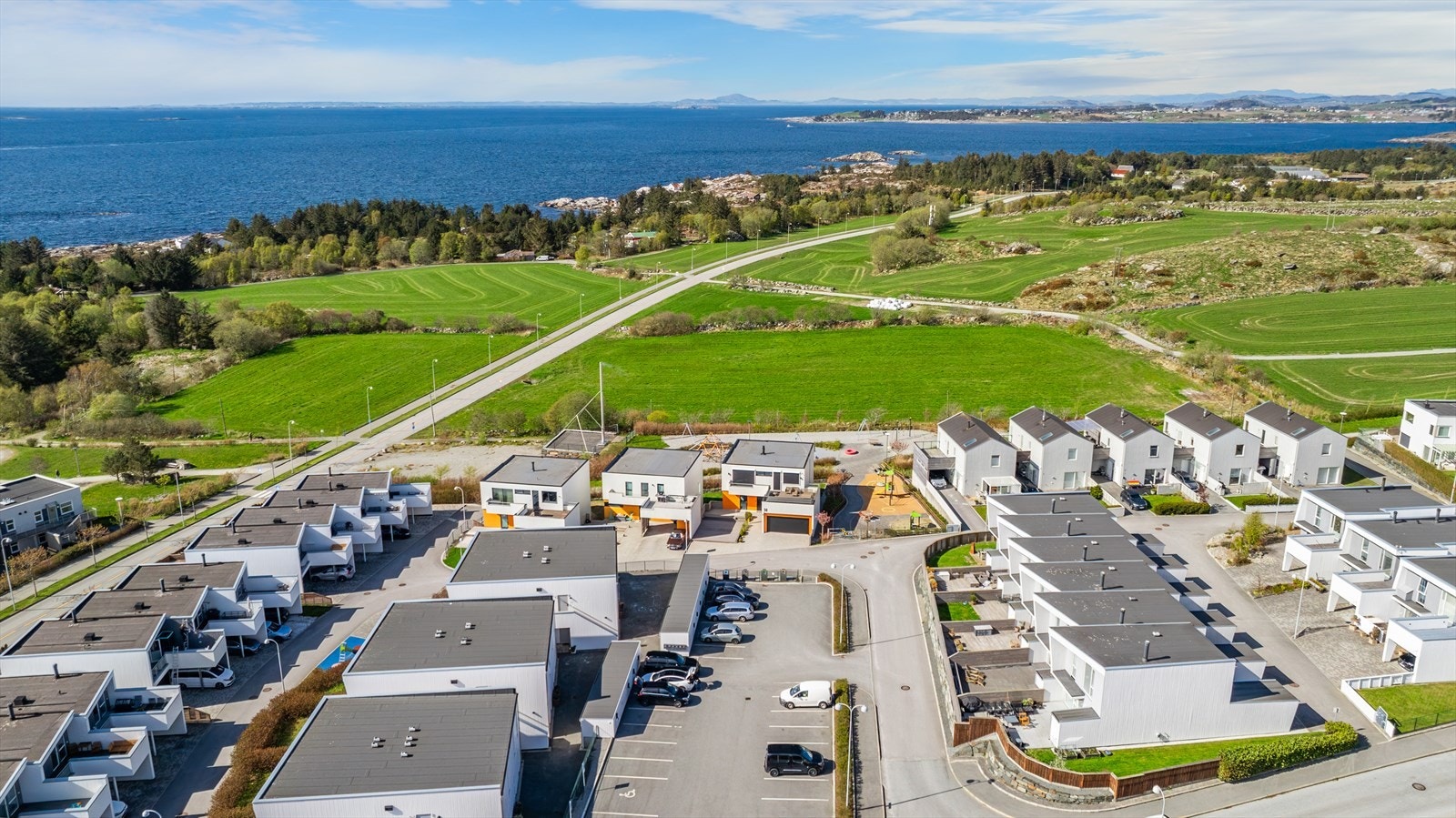 Store grøntområder og landlige omgivelser rett utenfor døren. Galleribilde