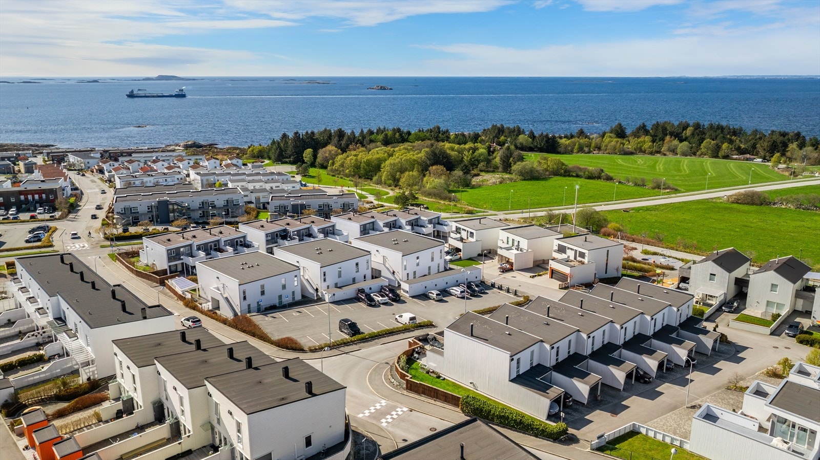 Nærheten til sjøen gir en maritim og attraktiv beliggenhet. Galleribilde
