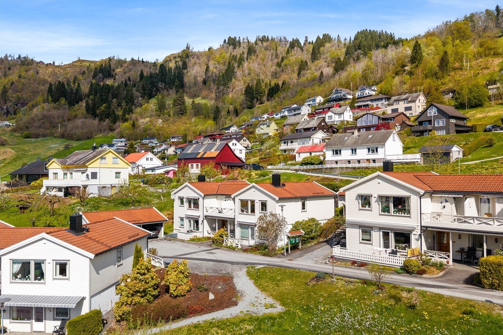 Velkommen til Hatlevegen 17! Presentert av Nordvik Hardanger Galleribilde