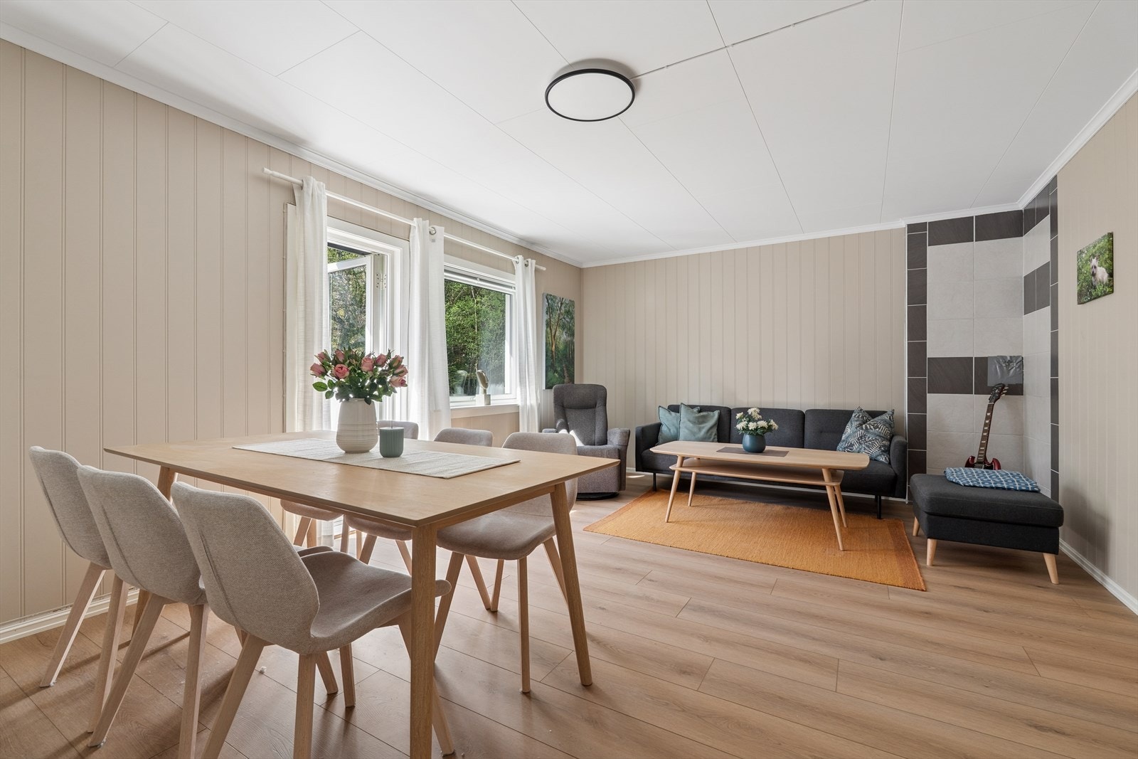 Dette er en lys og pen 3-roms andelsleilighet beliggende i et attraktivt boligområde, med kort vei til Sandefjord sentrum. Galleribilde