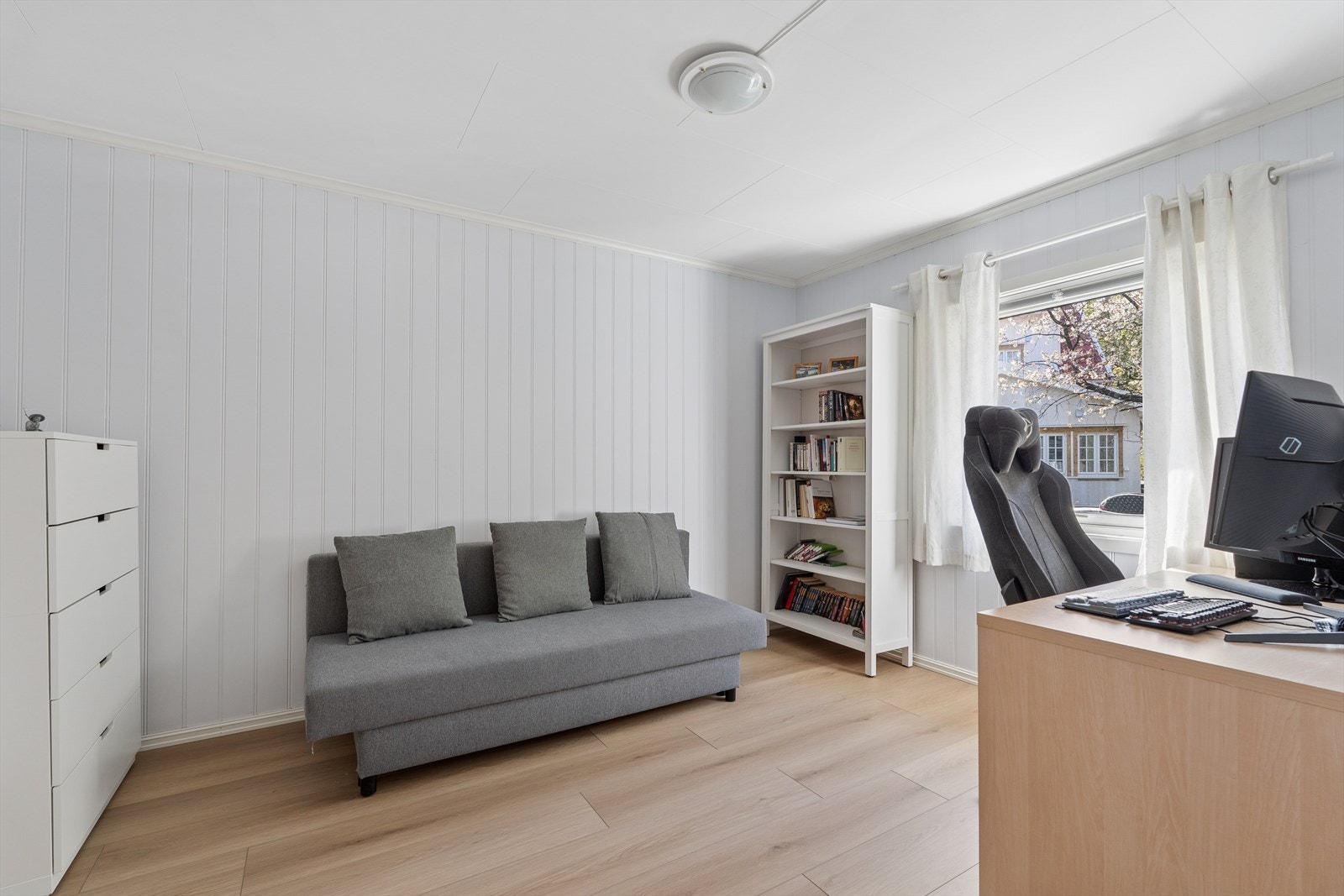 Det andre soverommet nås fra stuen. Galleribilde