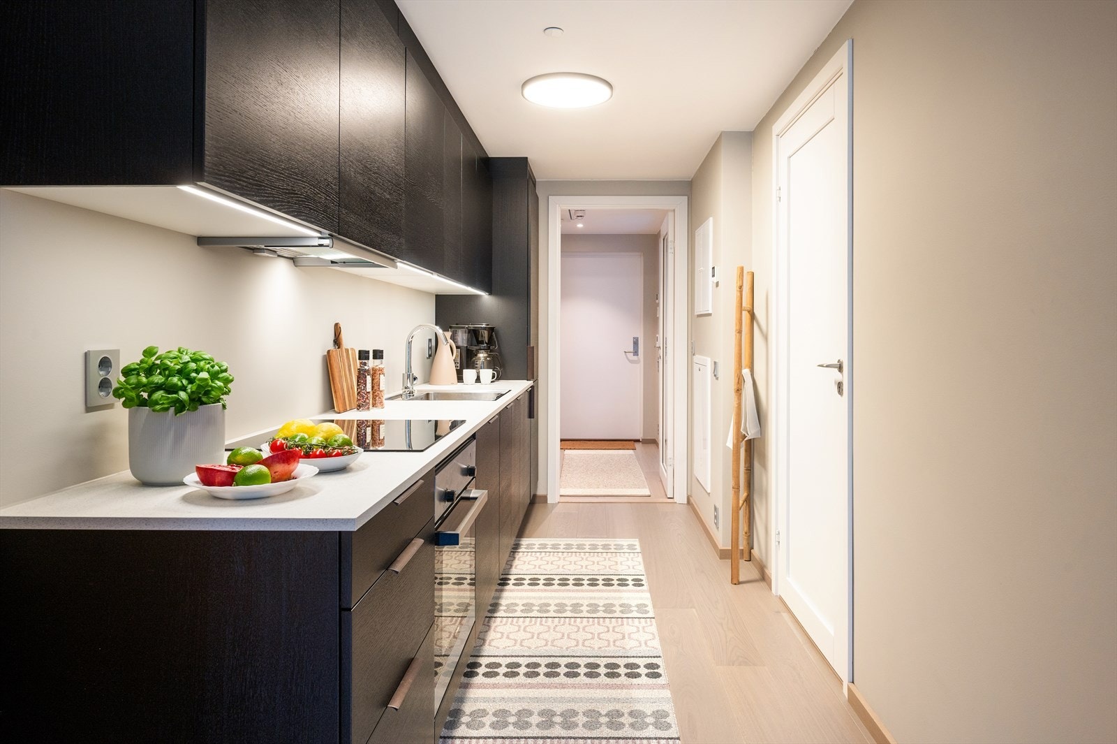 Det er også installert komfyrvakt og lekkasjestopper for økt sikkerhet og komfort. Galleribilde