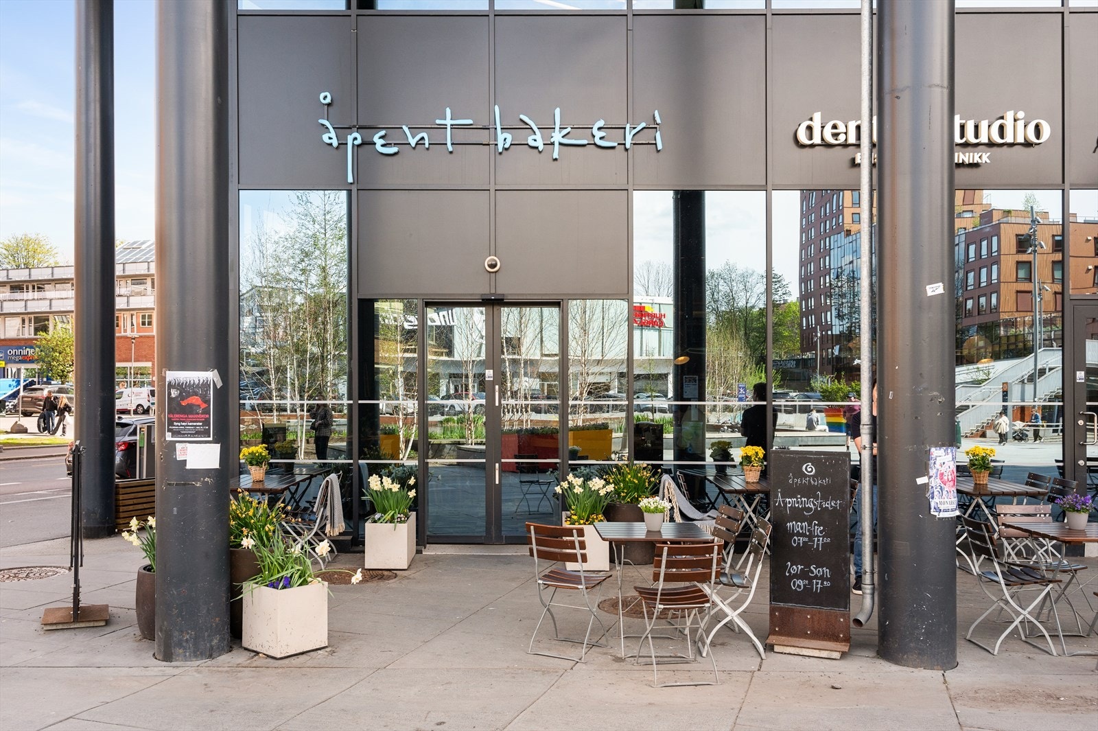 Kort vei til flere kaféeer og restauranter. Galleribilde