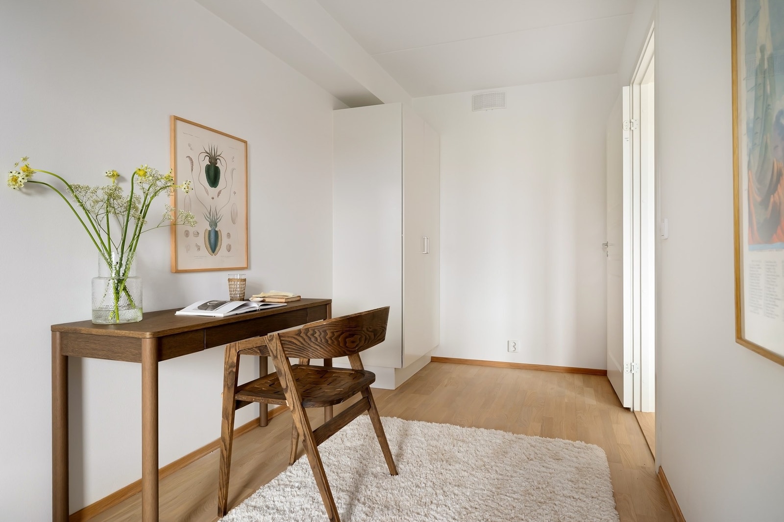 God lagringsplass i plassbygd garderobe Galleribilde