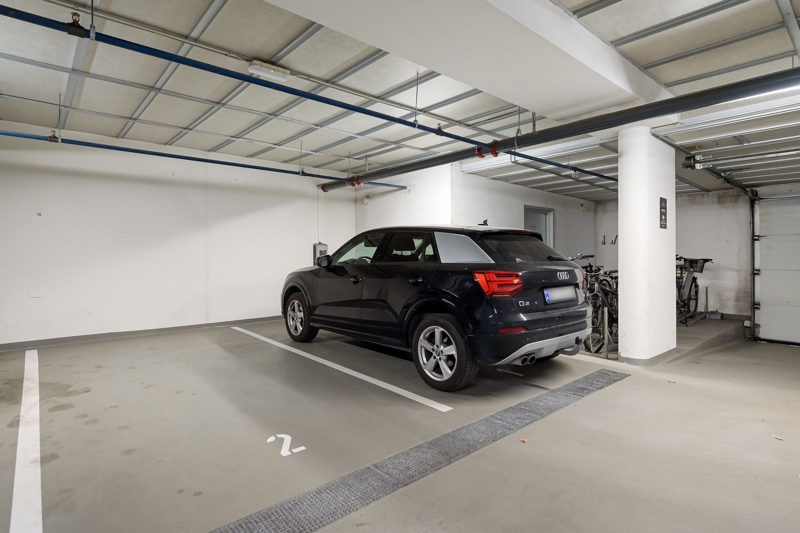 Det medfølger en parkeringsplass i felles, lukket og oppvarmet garasjeanlegg Galleribilde