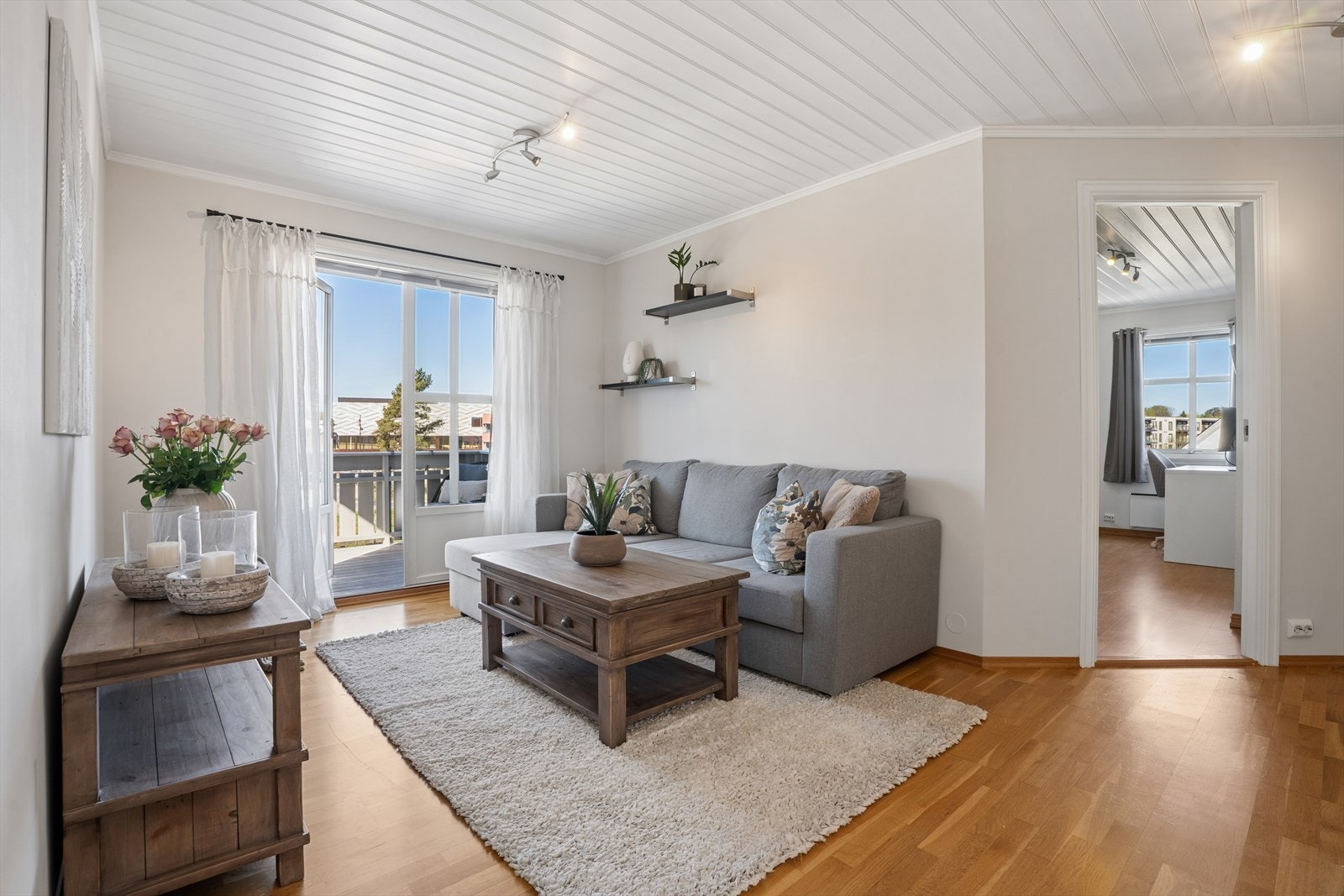 Loftstuen gir ekstra spillerom for familien og har utgang til en egen veranda. Galleribilde