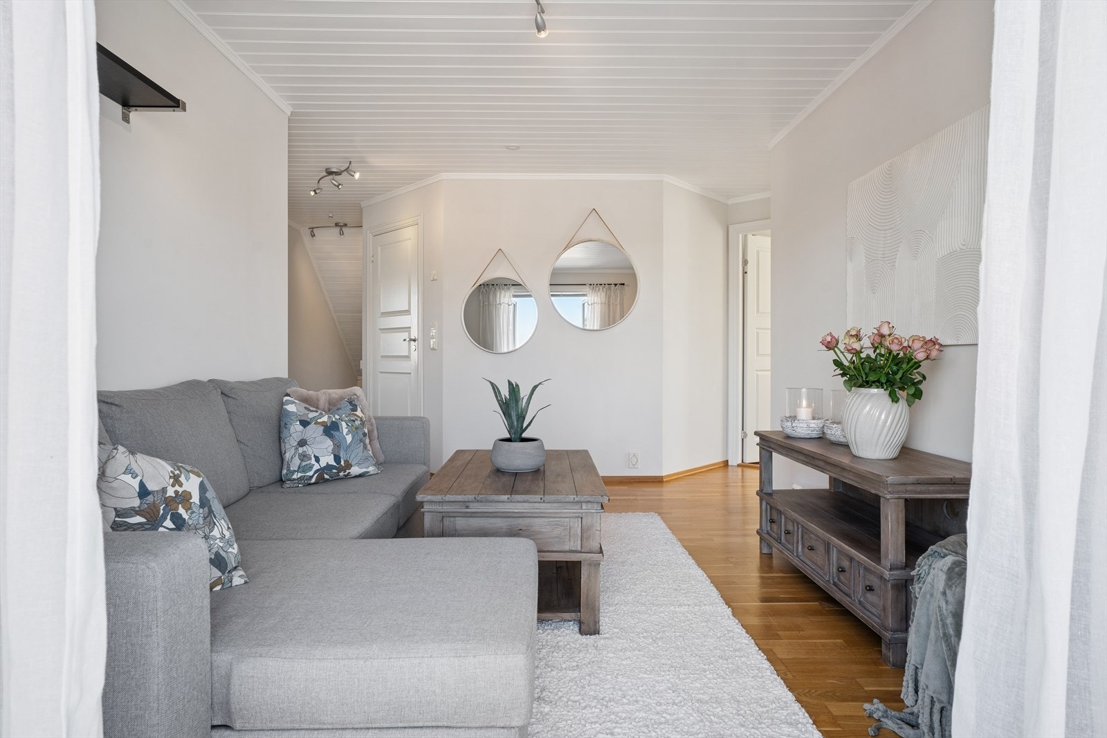 Loftstuen er perfekt som ungdomsavdeling, TV-stue eller et ekstra sosialt rom. Galleribilde