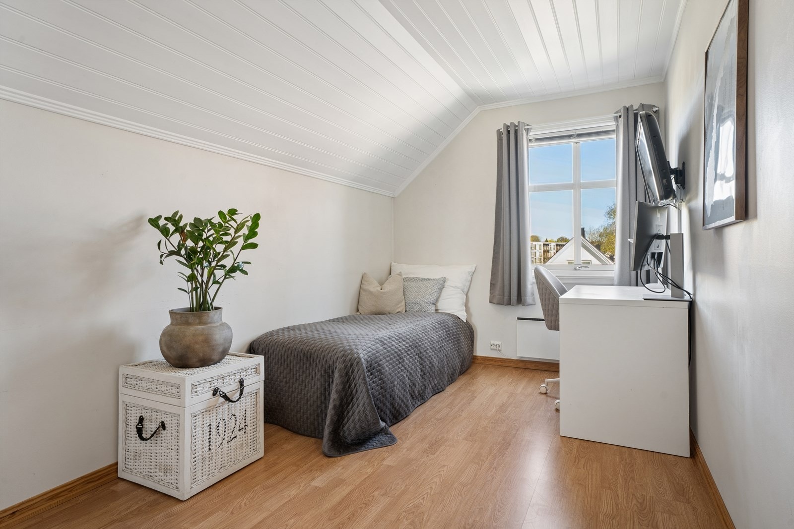 Et av soverommene egner seg godt som barnerom eller kontor. Galleribilde