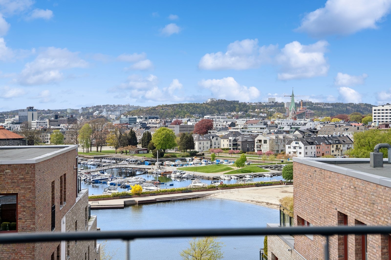Bystranda sett fra takterrassen. Galleribilde