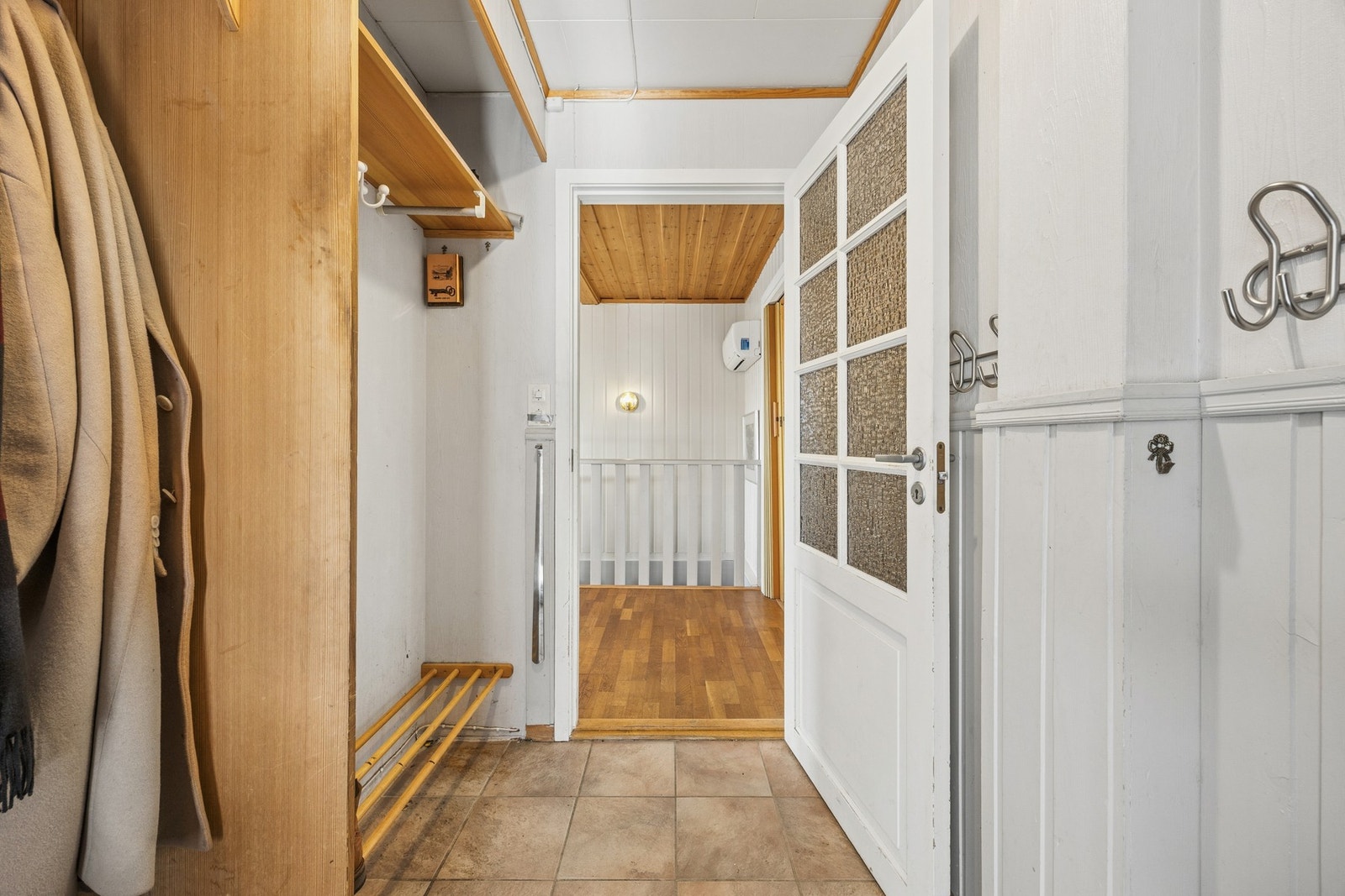 Entré i første etasje med adkomst til boligens hoveddel. Galleribilde