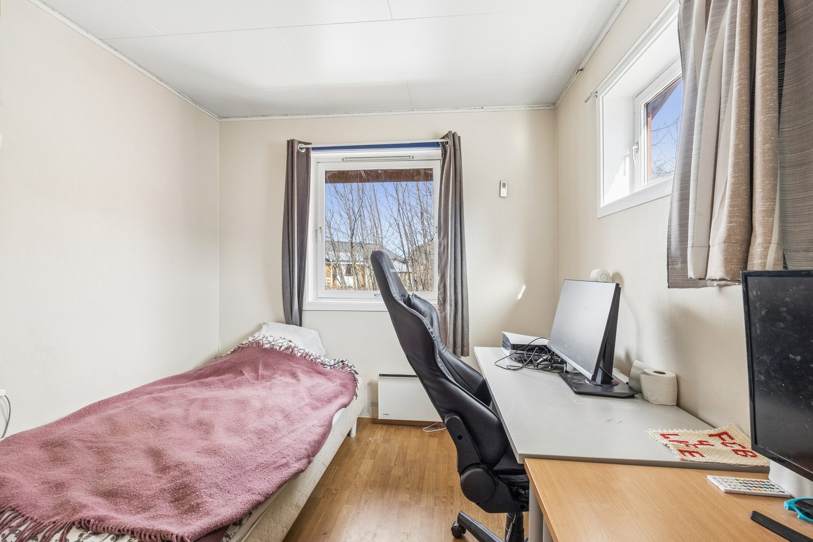 Det tredje soverommet i etasjen, egnet som barnerom eller kontor. Galleribilde