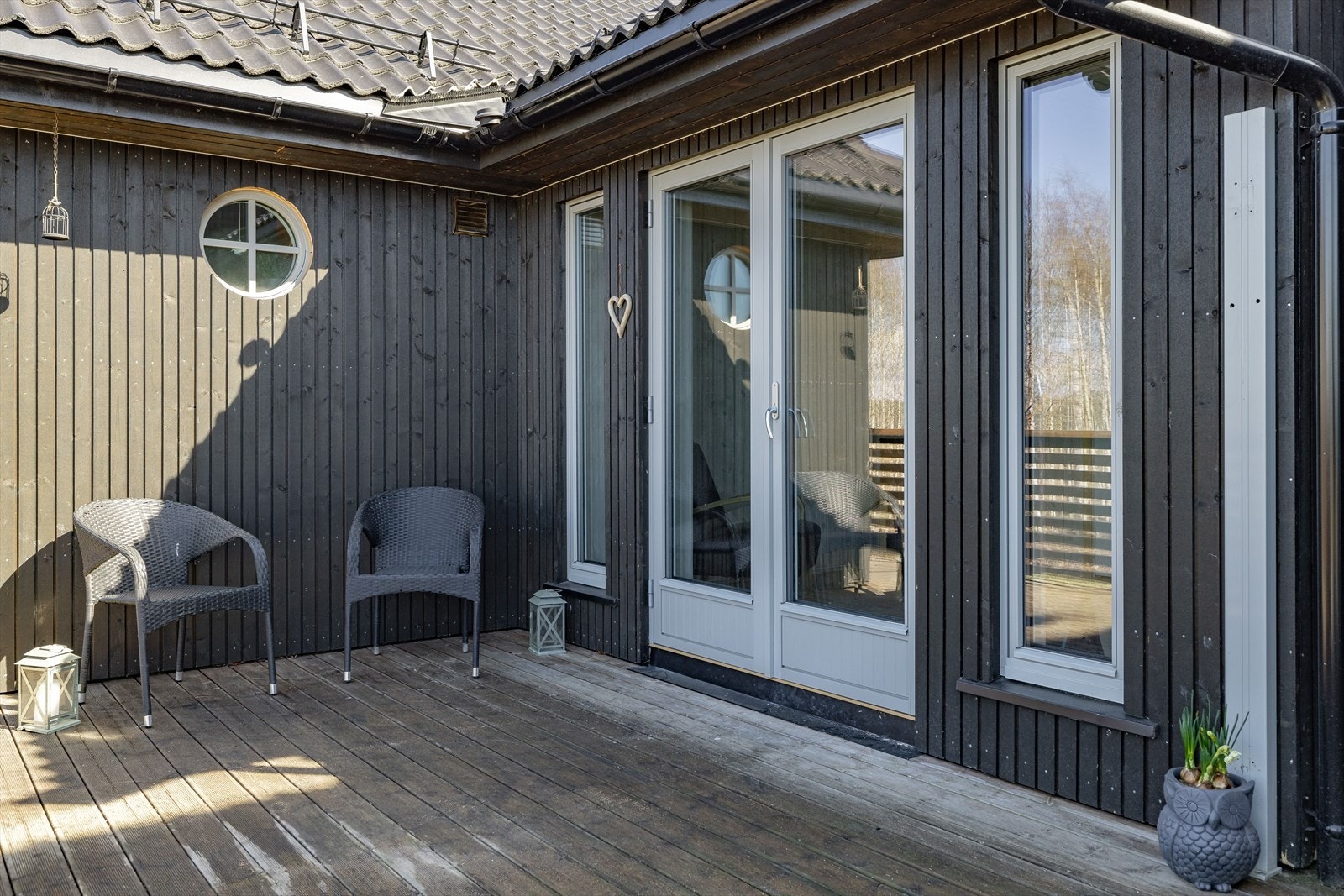 Beliggenheten mot vest sørger for gode solforhold på ettermiddag og kveld. Galleribilde