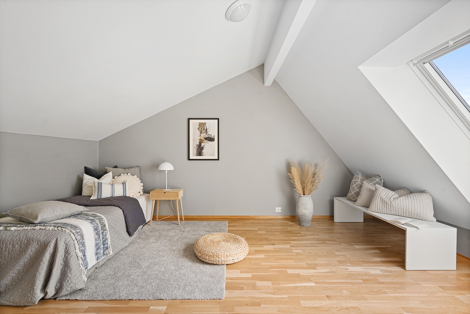 Soverom nr. 3 - romslig rom med god takhøyde. Galleribilde