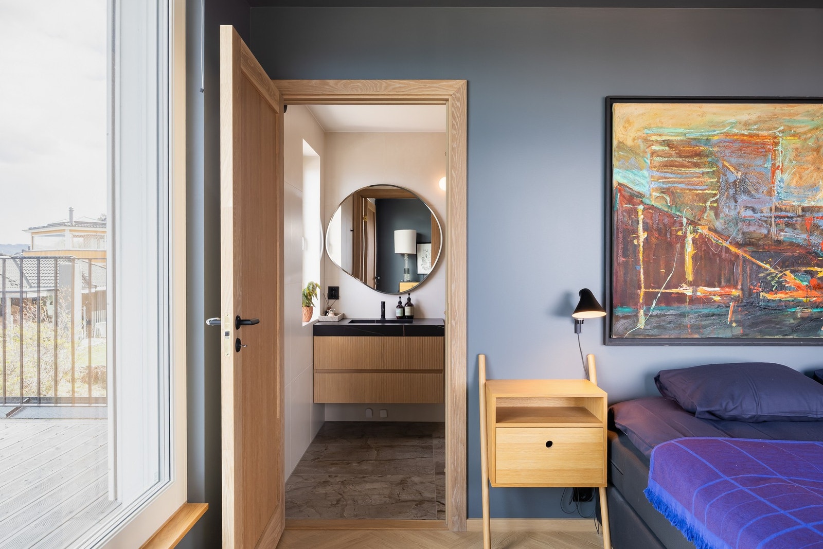 Hovedsoverommet har adkomst til privat bad. Galleribilde