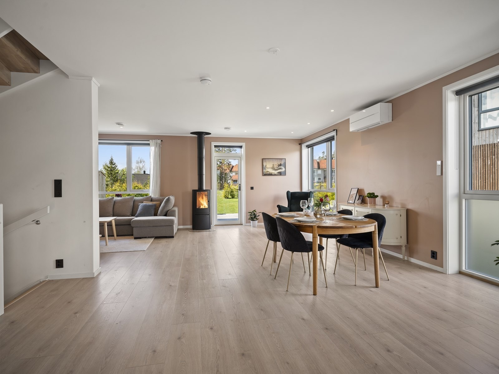 God plass for stor spisestue Galleribilde
