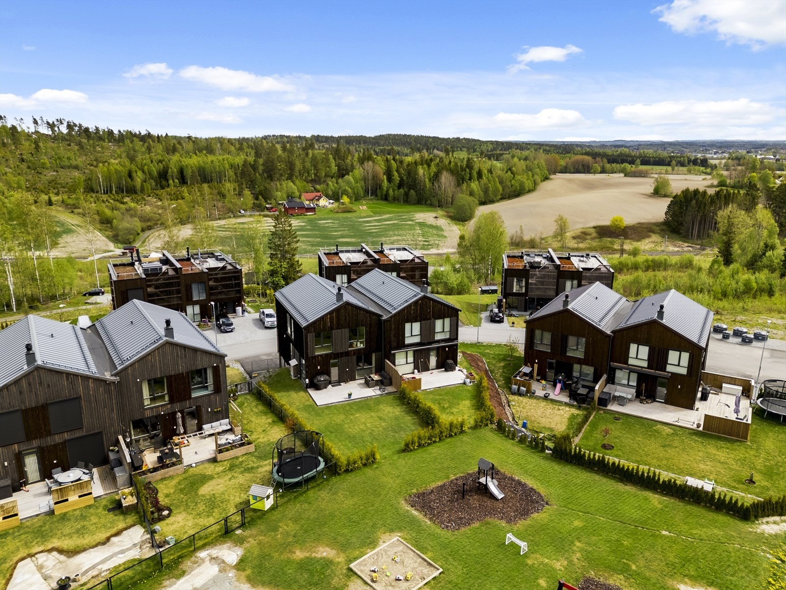 Barnevennlig beliggenhet med lekeplass lett tilgjengelig Galleribilde