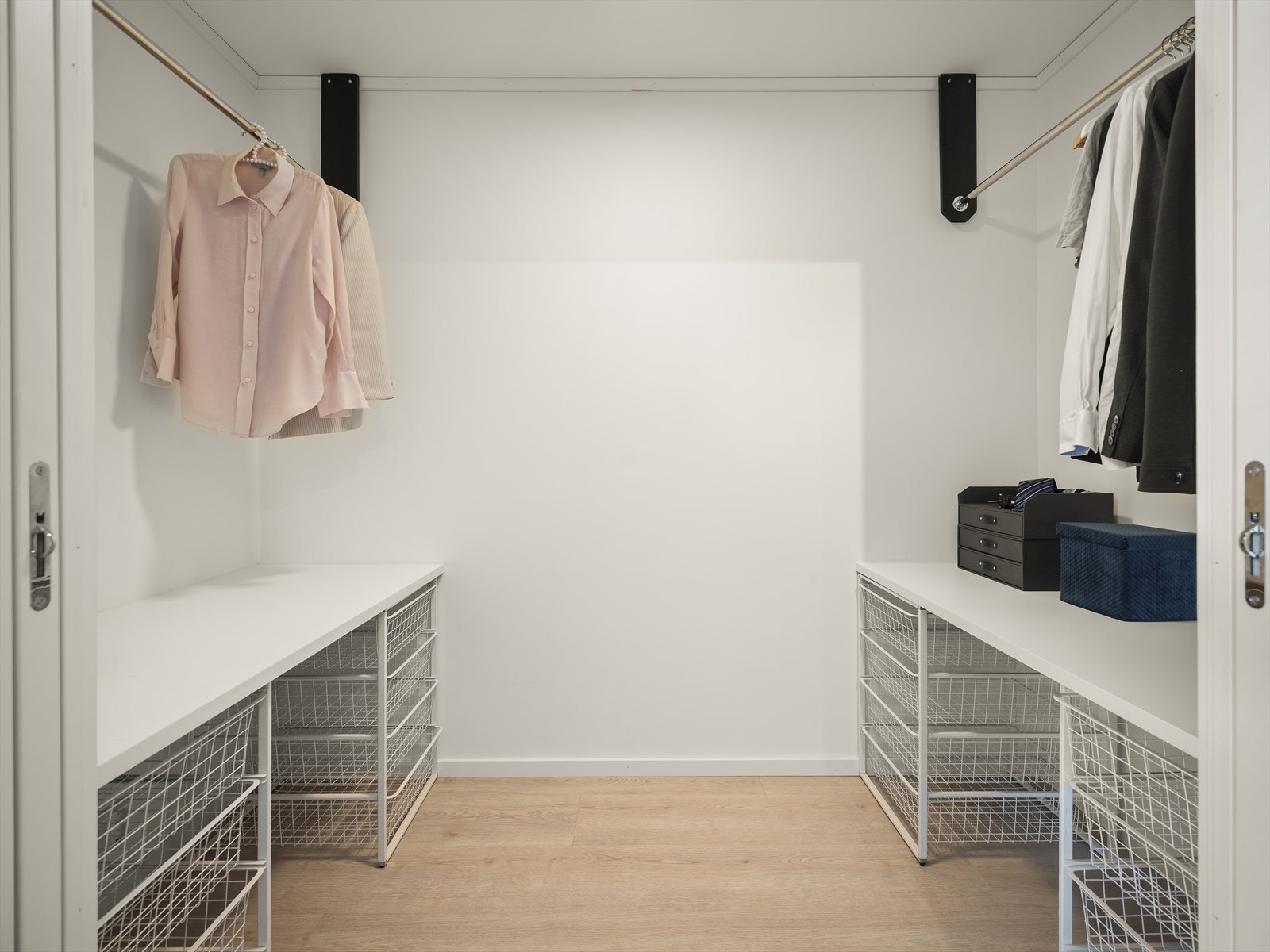 Walk-in garderobe Galleribilde