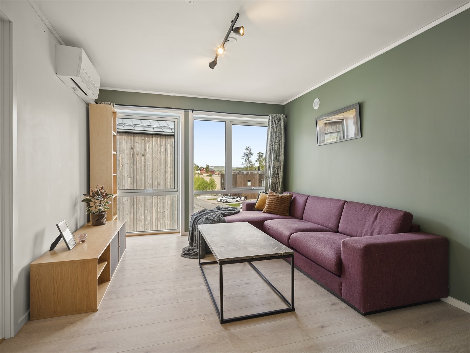 Loftstue med gode vindusflater og varmepumpe Galleribilde