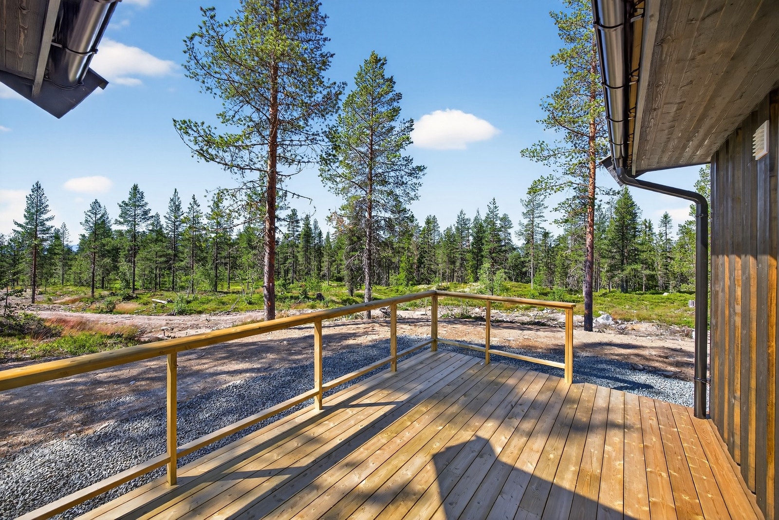 Fra stuen er det utgang til en terrasse på 14,7 kvm. Bildet er ikke av selve hytta. Galleribilde