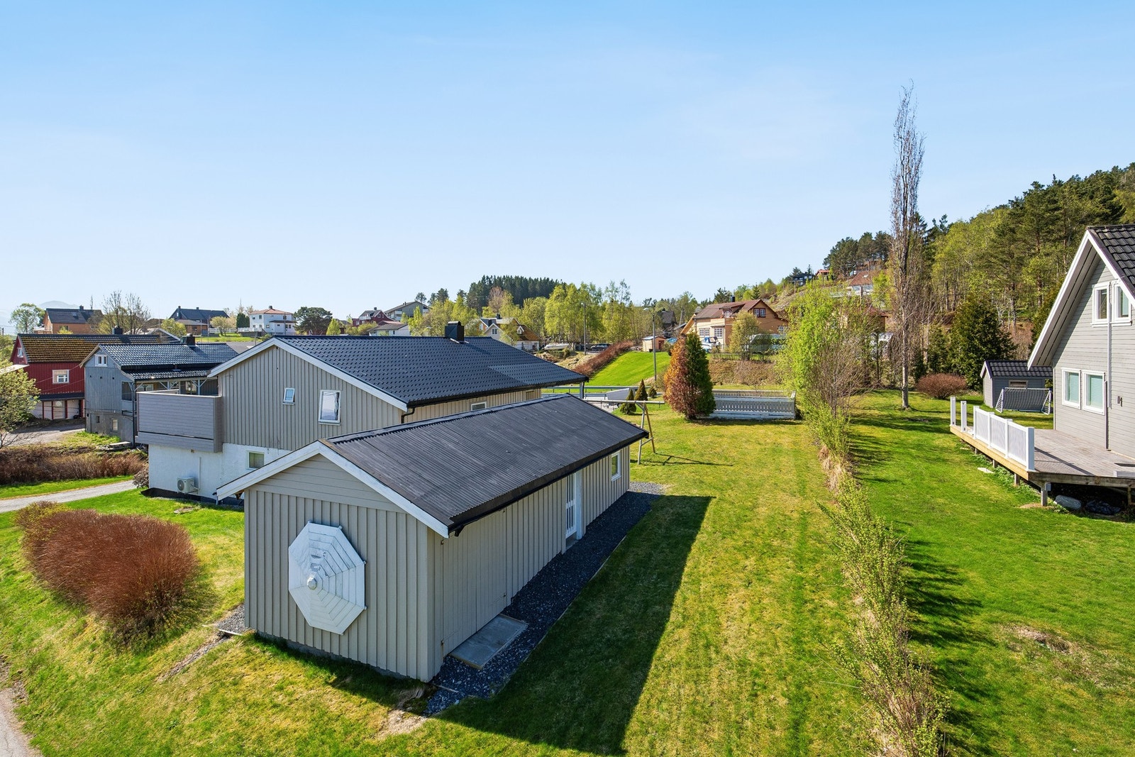 Romslig frittliggende bod Galleribilde
