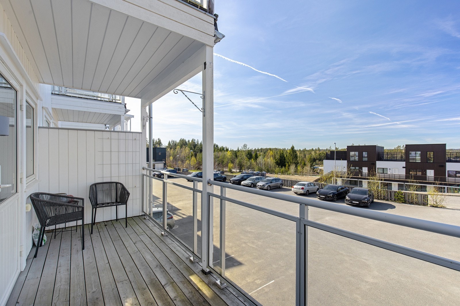 På balkongen er det god plass til møblement Galleribilde