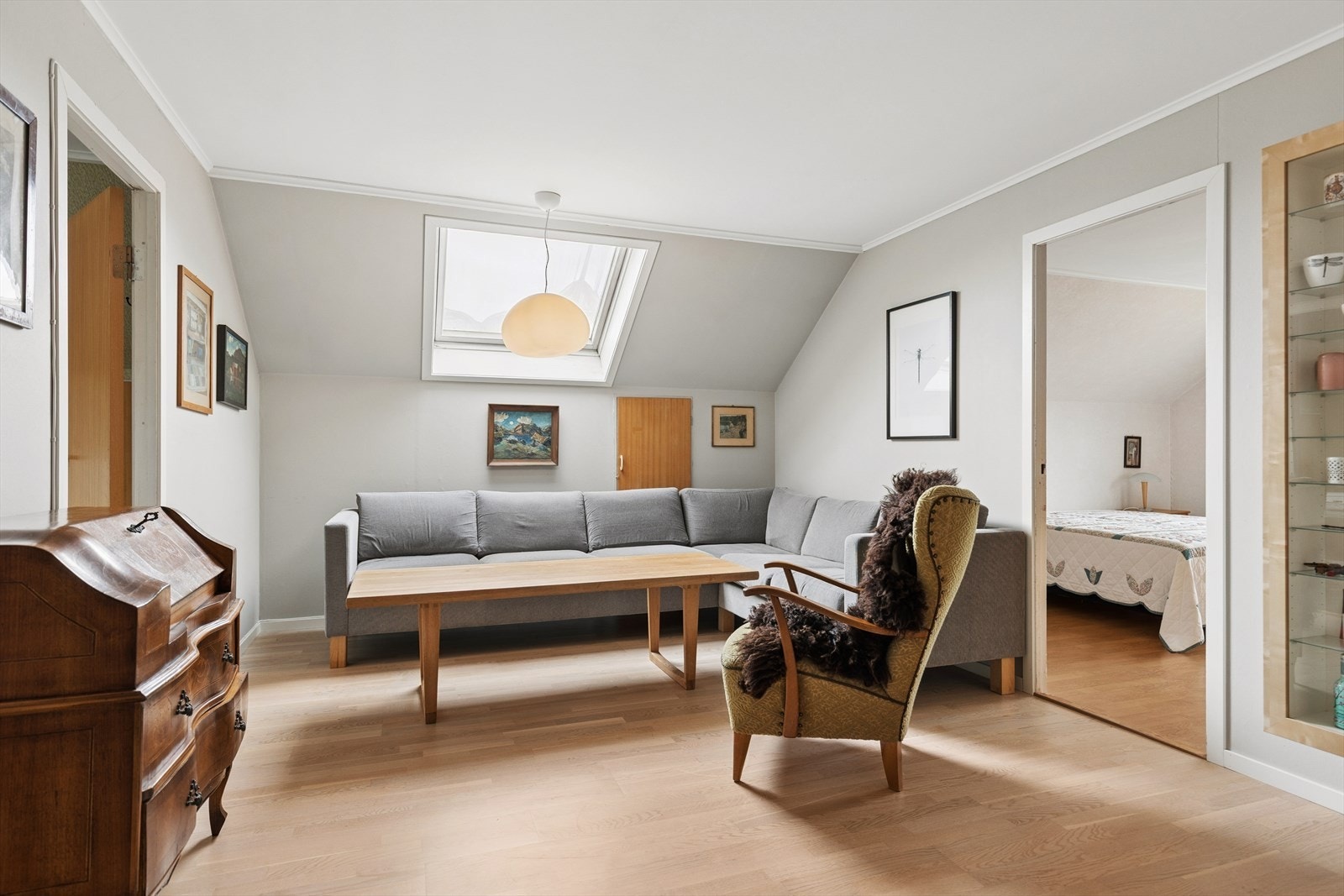 Loftstue. Galleribilde